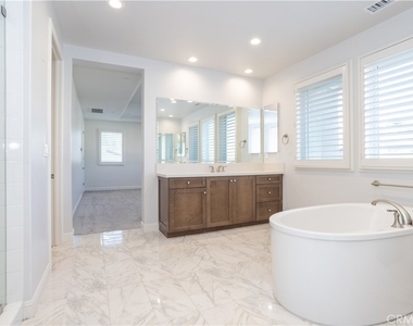 11710 Manchester Way - Photo Thumbnail 24