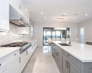 11710 Manchester Way - Photo Thumbnail 14