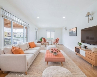 6443 Agnes Avenue - Photo Thumbnail 1
