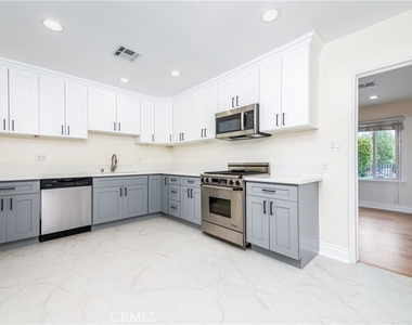 6443 Agnes Avenue - Photo Thumbnail 4