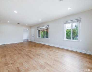 6443 Agnes Avenue - Photo Thumbnail 3