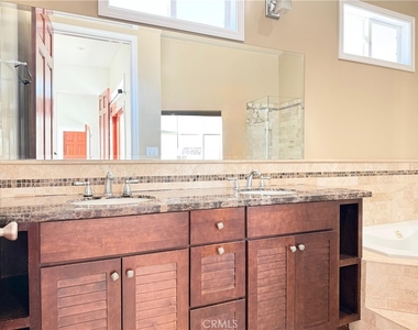 5639 Natick - Photo Thumbnail 23
