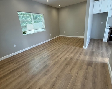 6246 Tujunga Avenue - Photo Thumbnail 1