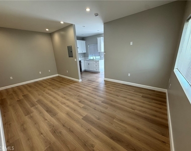 6246 Tujunga Avenue - Photo Thumbnail 2