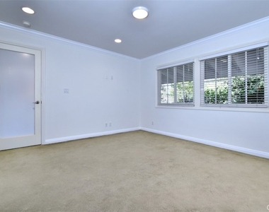 15344 Greenleaf Street - Photo Thumbnail 17