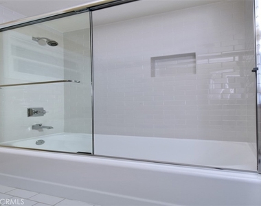 15344 Greenleaf Street - Photo Thumbnail 21