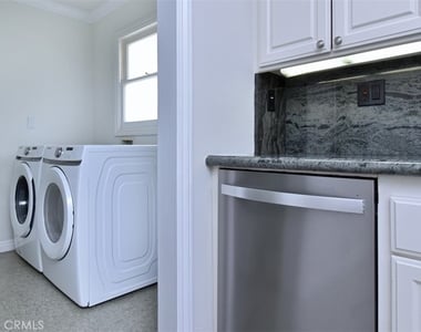 15344 Greenleaf Street - Photo Thumbnail 15