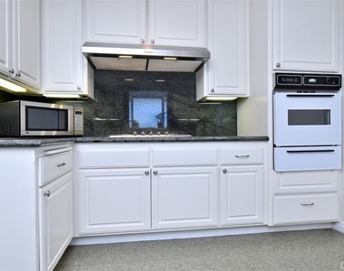 15344 Greenleaf Street - Photo Thumbnail 14