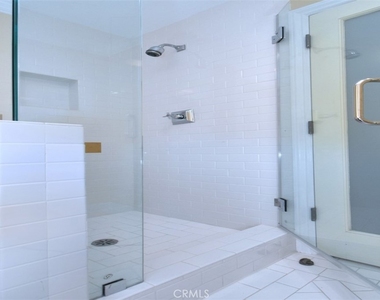15344 Greenleaf Street - Photo Thumbnail 26