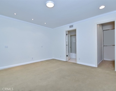 15344 Greenleaf Street - Photo Thumbnail 18