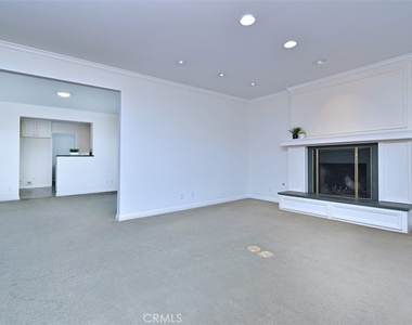15344 Greenleaf Street - Photo Thumbnail 6
