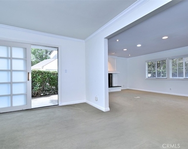 15344 Greenleaf Street - Photo Thumbnail 9