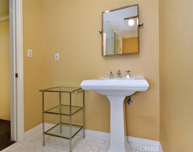 15344 Greenleaf Street - Photo Thumbnail 25