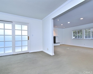 15344 Greenleaf Street - Photo Thumbnail 8