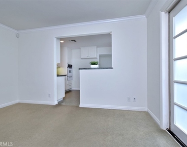 15344 Greenleaf Street - Photo Thumbnail 11