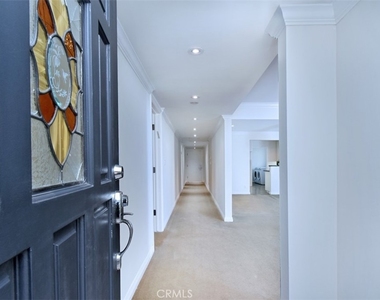 15344 Greenleaf Street - Photo Thumbnail 2