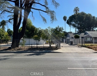6532 Shoup Avenue - Photo Thumbnail 12
