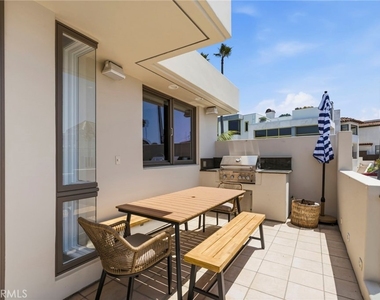 2242 Circle - Photo Thumbnail 16