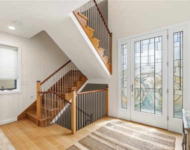 2242 Circle - Photo Thumbnail 1