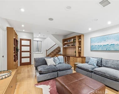 2242 Circle - Photo Thumbnail 13