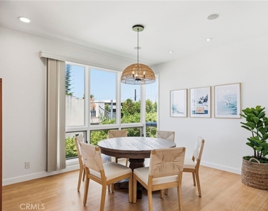 2242 Circle - Photo Thumbnail 6