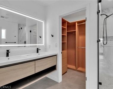6541 W 84th Place - Photo Thumbnail 15