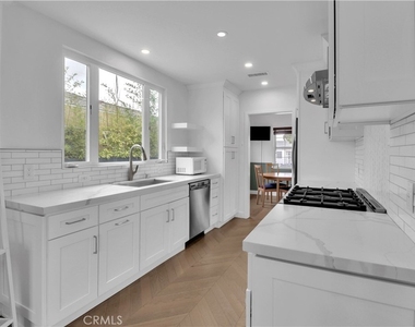6541 W 84th Place - Photo Thumbnail 8