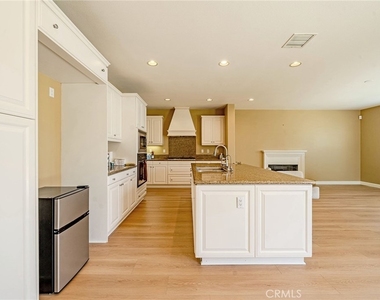 2226 Evans - Photo Thumbnail 11