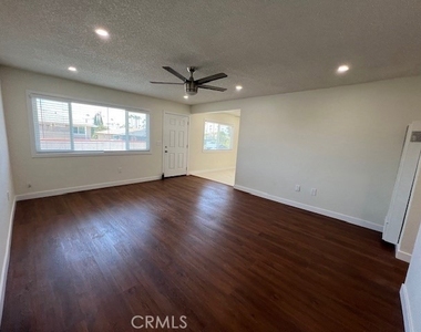 7891 Ellis Avenue - Photo Thumbnail 9