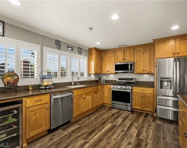664 Olive Avenue - Photo Thumbnail 9