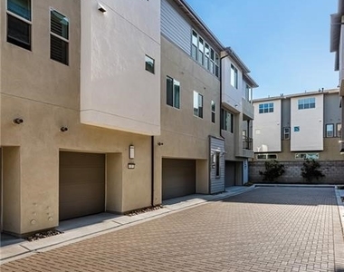 1590 E Hermosa - Photo Thumbnail 3