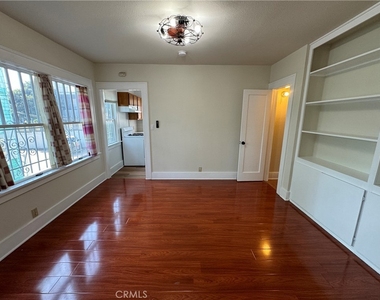 5158 Franklin Avenue - Photo Thumbnail 7