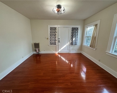 5158 Franklin Avenue - Photo Thumbnail 5