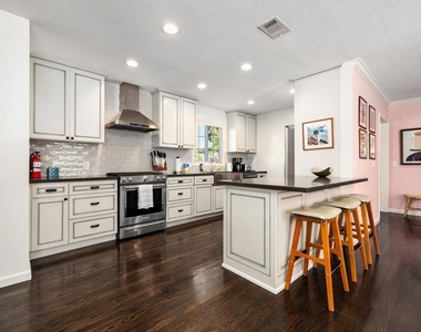 378 Grand Avenue - Photo Thumbnail 6