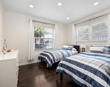 378 Grand Avenue - Photo Thumbnail 16
