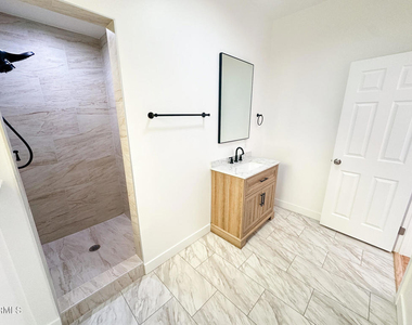 1540 E Wilson Avenue - Photo Thumbnail 8