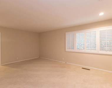 555 Paulette Place - Photo Thumbnail 12