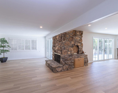 555 Paulette Place - Photo Thumbnail 1