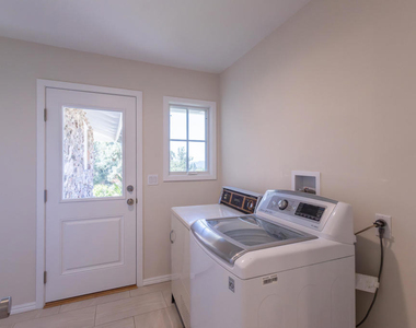 555 Paulette Place - Photo Thumbnail 11
