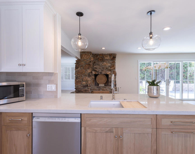 555 Paulette Place - Photo Thumbnail 7
