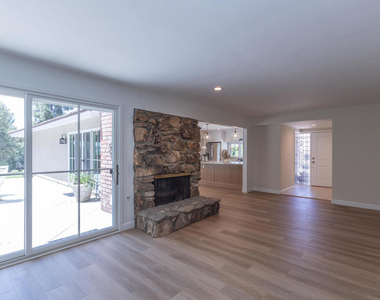555 Paulette Place - Photo Thumbnail 3