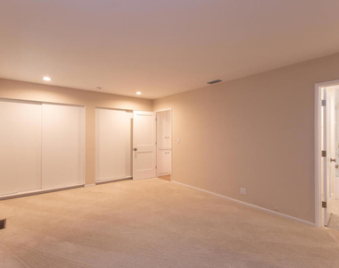 555 Paulette Place - Photo Thumbnail 14