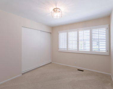 555 Paulette Place - Photo Thumbnail 24