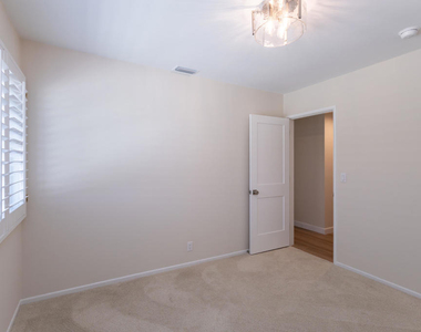 555 Paulette Place - Photo Thumbnail 25