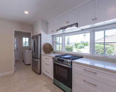 555 Paulette Place - Photo Thumbnail 6