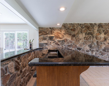 555 Paulette Place - Photo Thumbnail 9