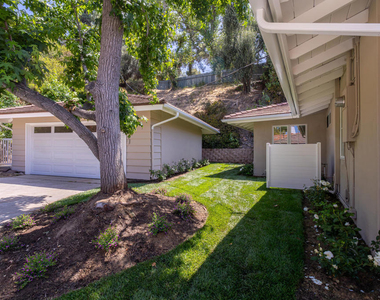555 Paulette Place - Photo Thumbnail 40