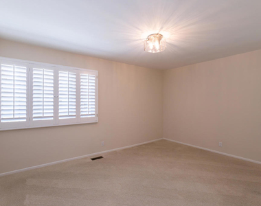 555 Paulette Place - Photo Thumbnail 20