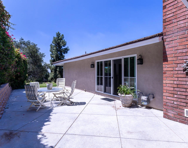 555 Paulette Place - Photo Thumbnail 27