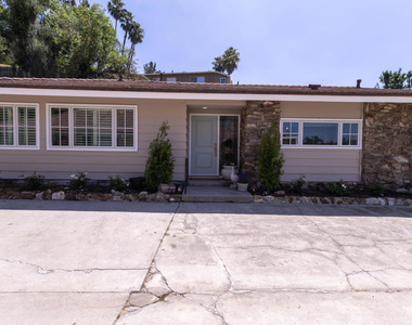 555 Paulette Place - Photo Thumbnail 33